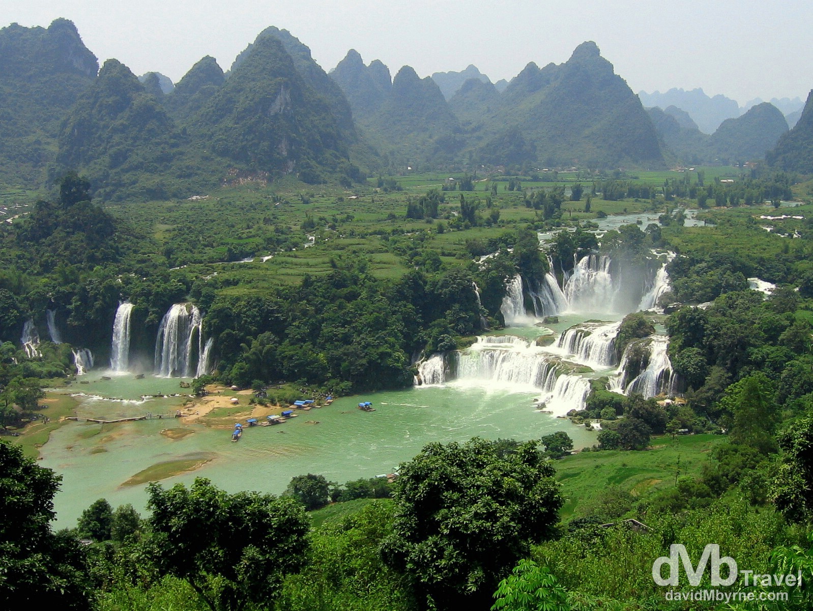 An overview of the impressive Detian Falls (Ban Gioc) straddling the Sino-Vietnamese border. September 2, 2005.