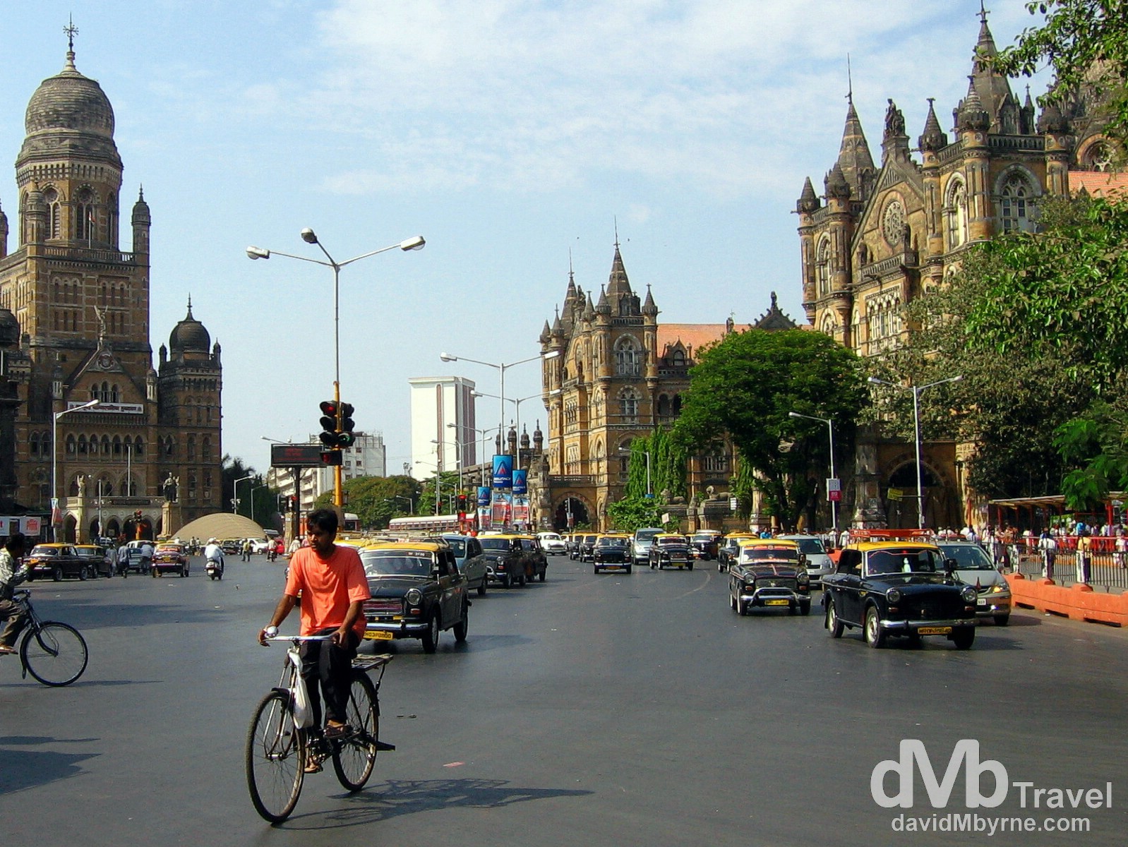 The Nagar Chowk intersection in Mumbai/Bombay,Maharashtra, India. April 4, 2008.