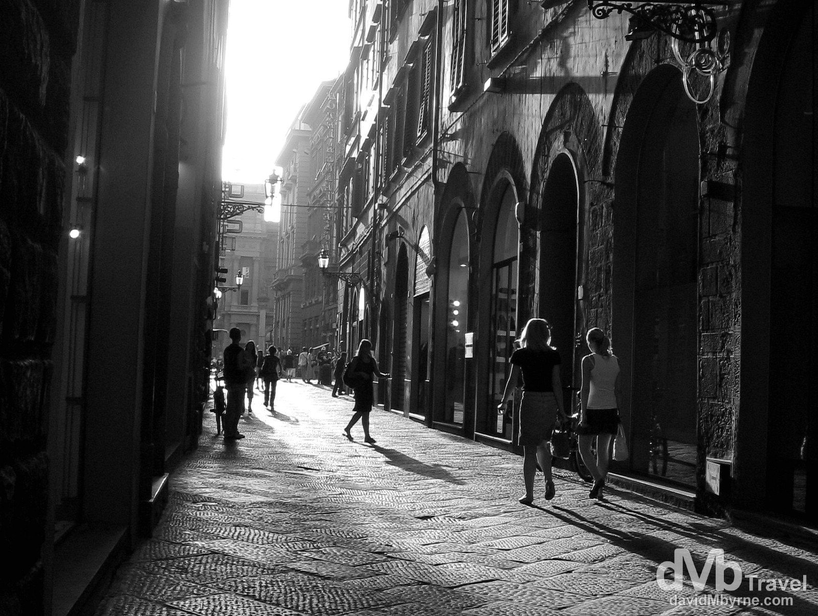 Late evening sunlight in a narrow lane off Piazza della Repubilica, Florence, Italy. August 28th 2007.