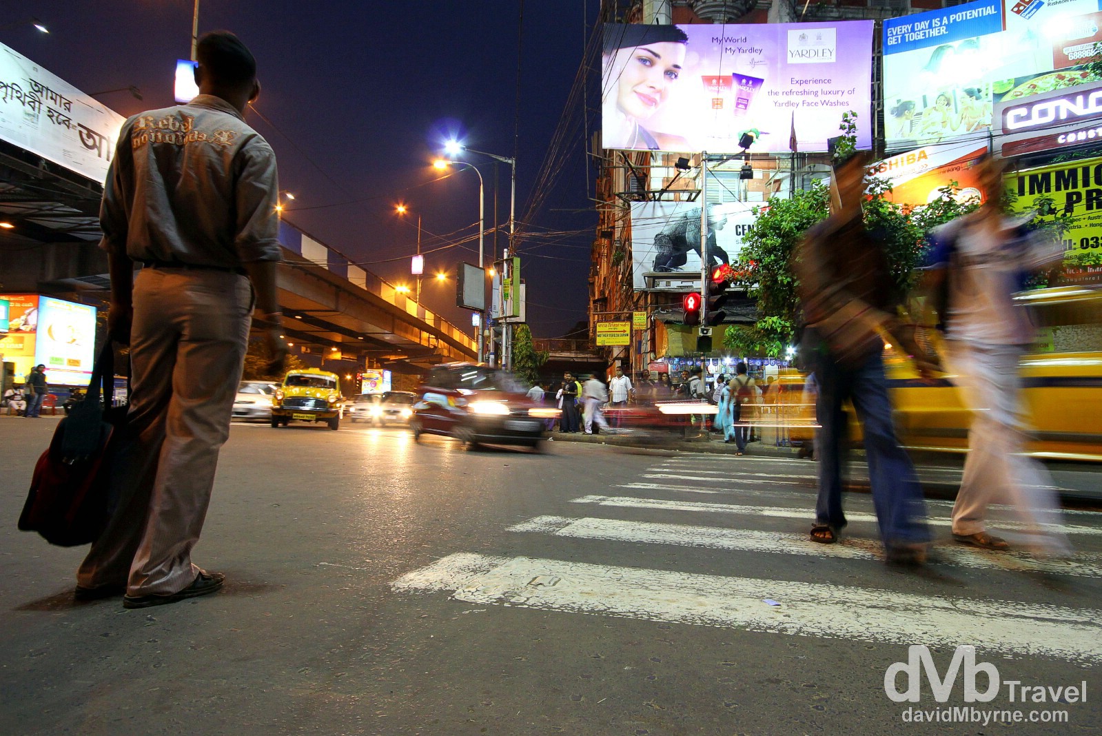 Activity at a junction on Àshutosh Mukherjee Road, Kolkata (Calcutta), West Bengal, India. October 16th 2012.