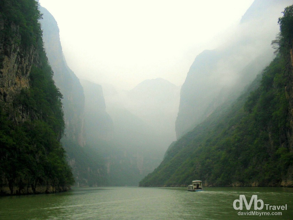 Entering the aptly named Misty Gorge of the Three Little Gorges of the Daning River of the Yangtze River, Wushan, central China. September 27th, 2004.