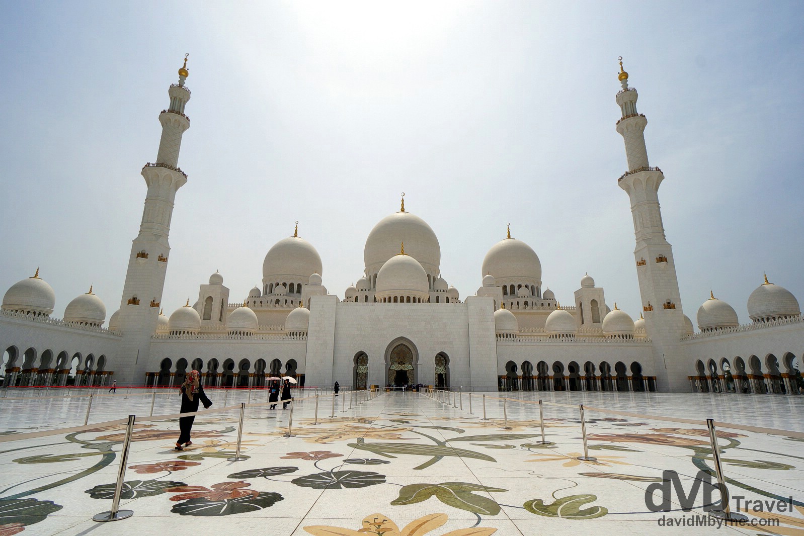 The central courtyard of the Sheikh Zayed Grand Mosque on a scorching April afternoon. Abu Dhabi, UAE. April 23rd, 20014. 