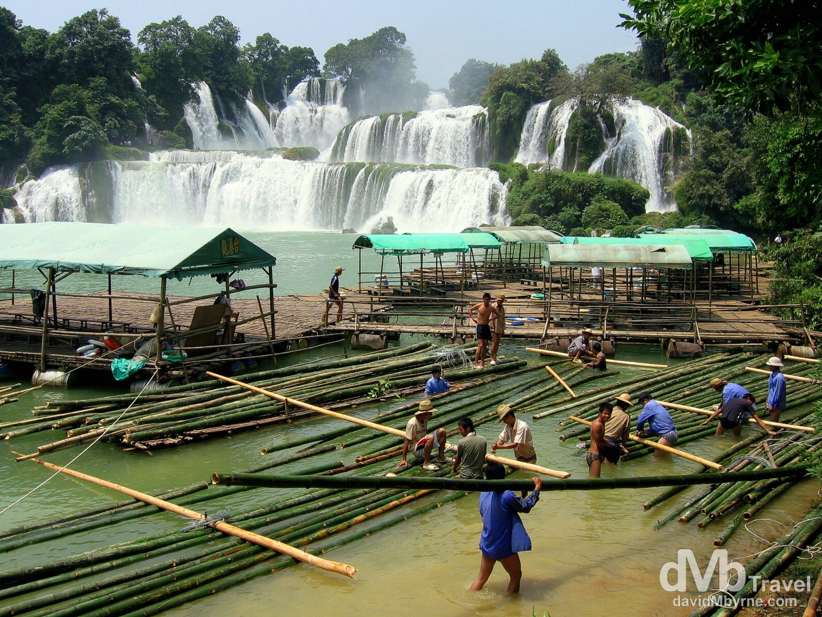 Workers at the Detian falls straddling the China-Vietnam border, near Shuolong, southwest China. September 1, 2005.