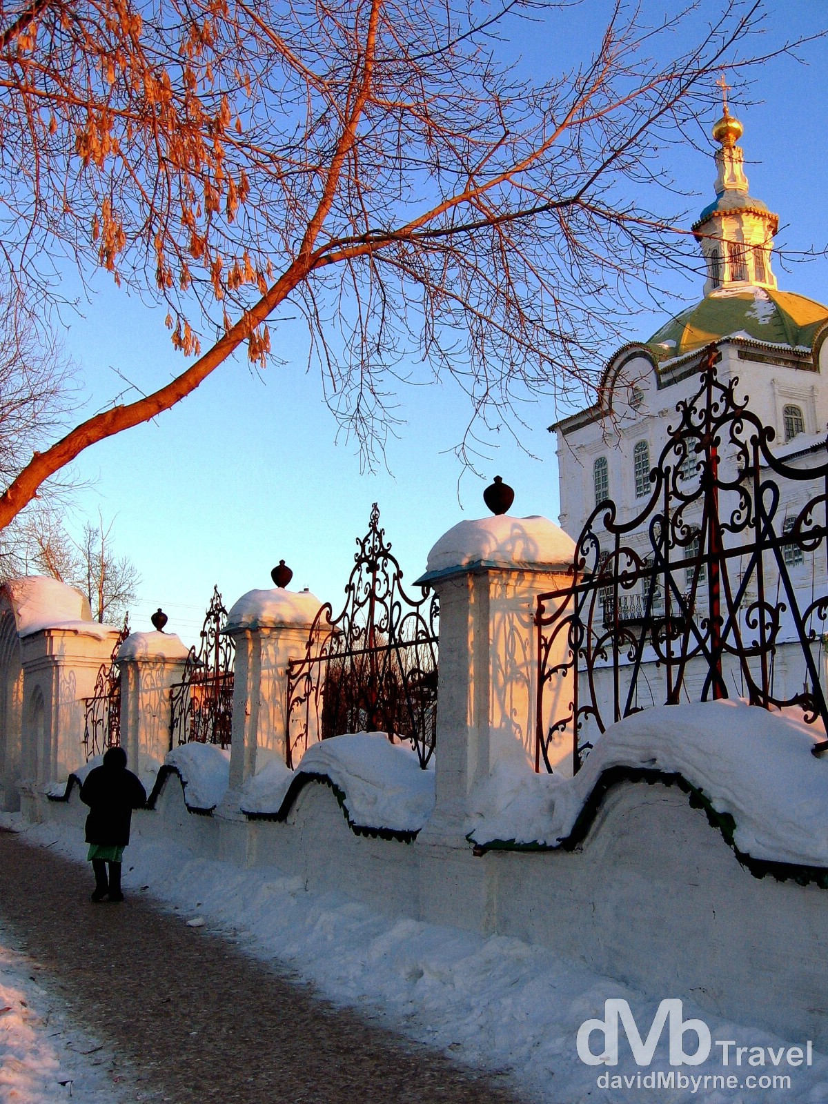 Walking on the icy paths at sunset outside the Mikhail Arkhangel Church, Old Town Tobolsk, Siberian Russia. February 22, 2006.