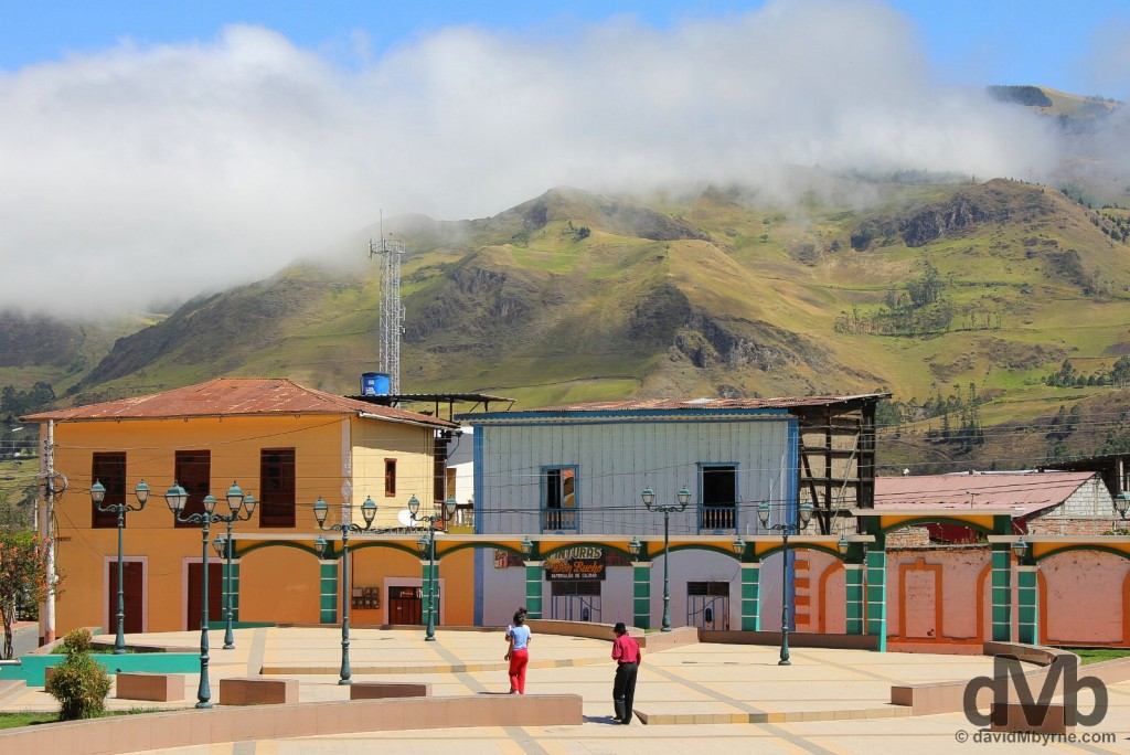 Alausi Ecuador - Worldwide Destination Photography & Insights